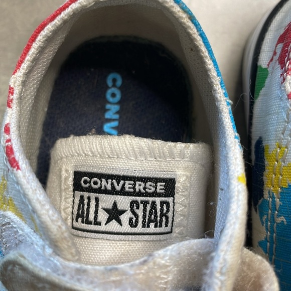 Toddler Converse Around the World Shoes, Size 4 - Picture 2 of 7